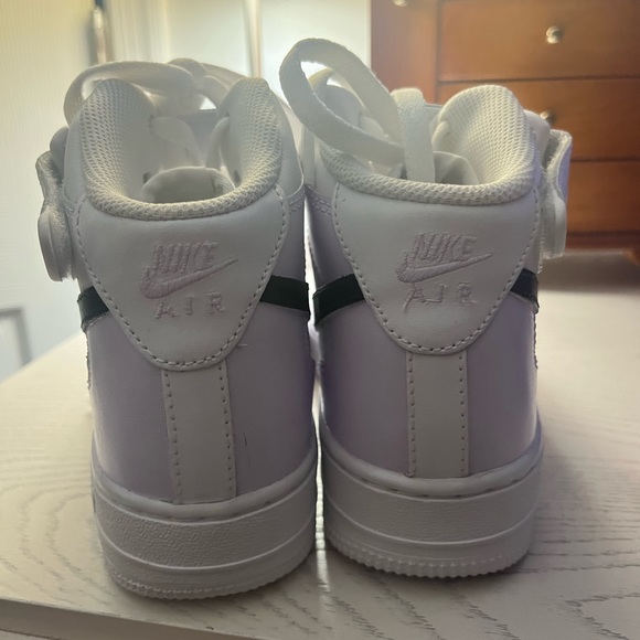 Custom Made Light Purple Jordan Mids - Picture 3 of 4